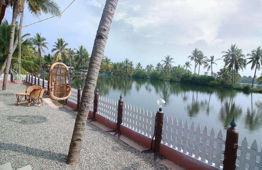 Munroe Island Lake Resort Mundrothuruth Exterior foto