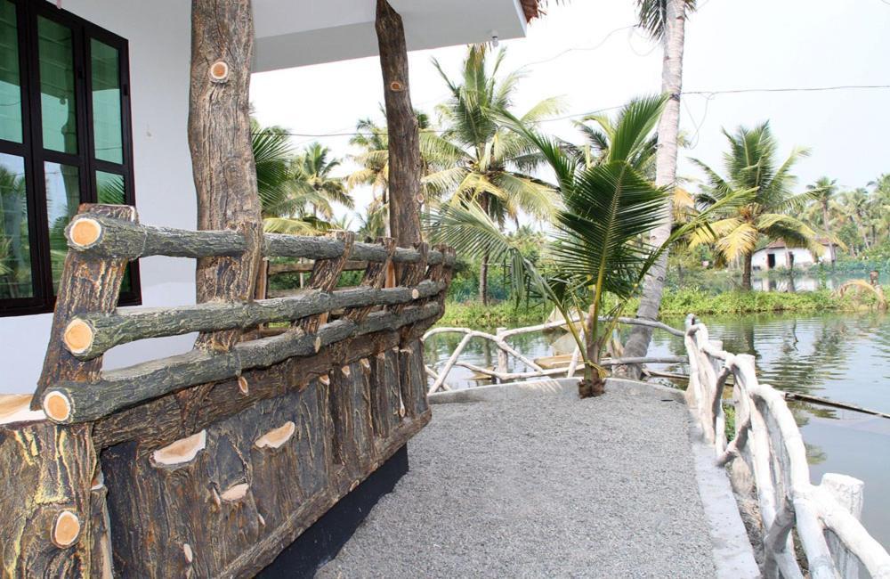 Munroe Island Lake Resort Mundrothuruth Exterior foto