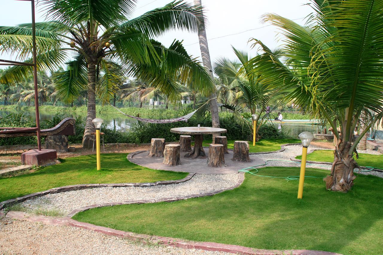 Munroe Island Lake Resort Mundrothuruth Exterior foto